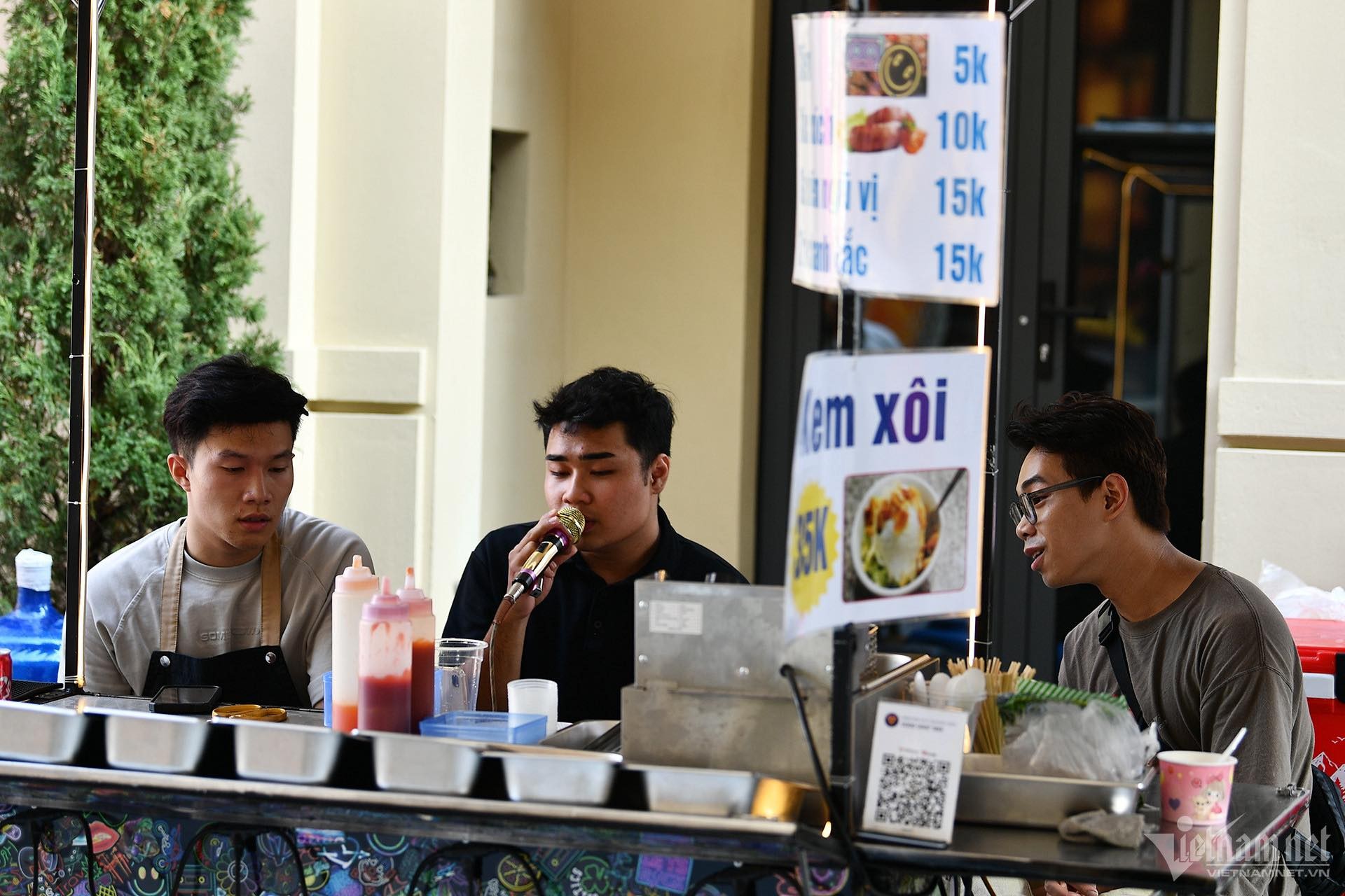 Phố đi bộ kiểu Tây ở Hà Nội: Đẹp và sạch sẽ nhưng khách chóng chán