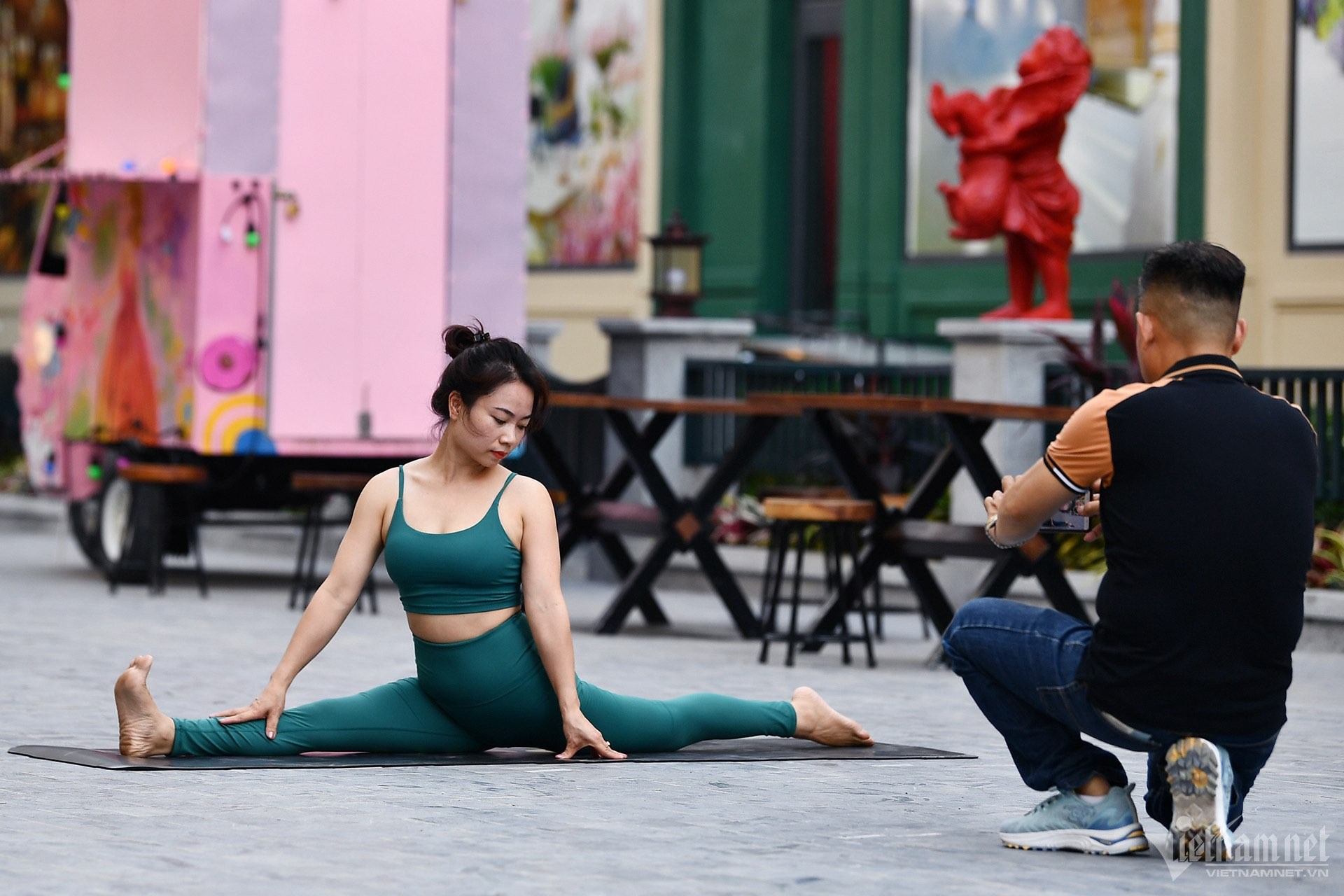 Phố đi bộ kiểu Tây ở Hà Nội: Đẹp và sạch sẽ nhưng khách chóng chán