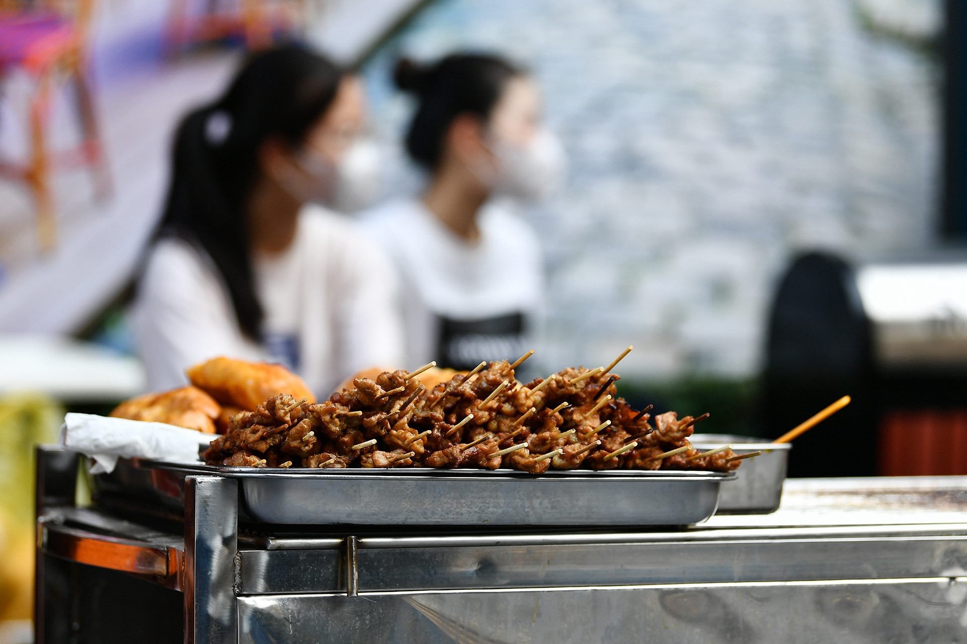 Phố đi bộ kiểu Tây ở Hà Nội: Đẹp và sạch sẽ nhưng khách chóng chán