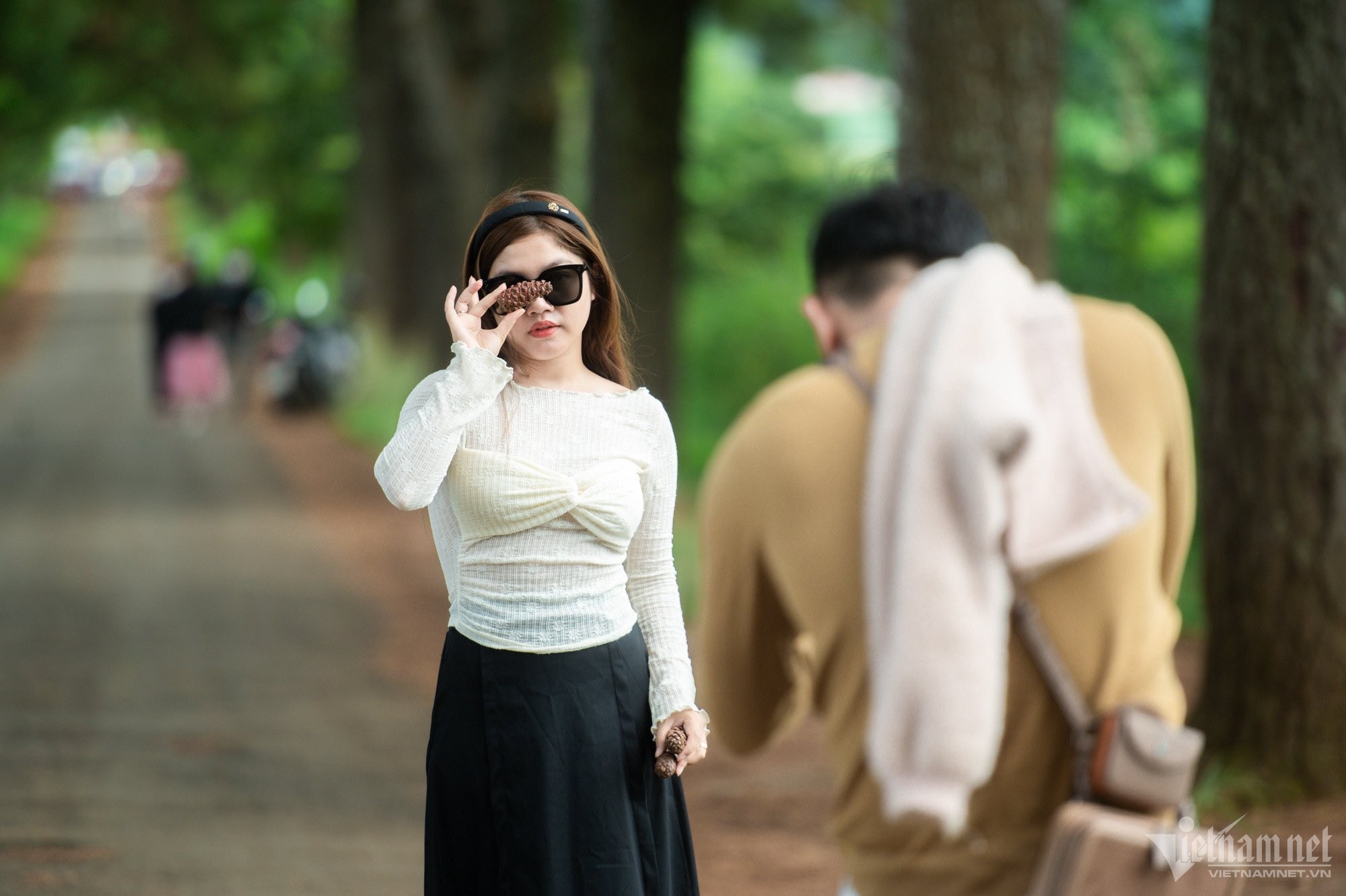 Du khách đổ về check-in đường thông đẹp thơ mộng ở Tây Nguyên