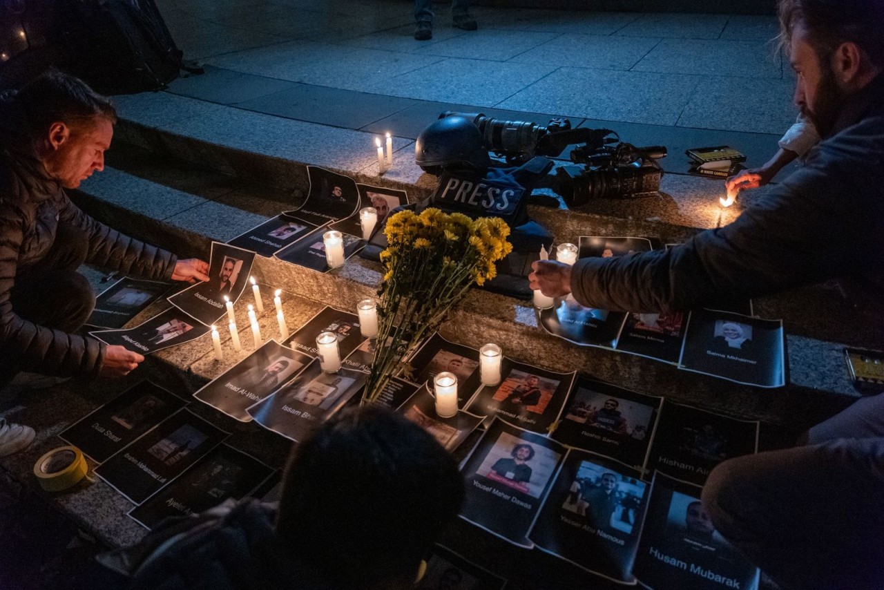 Ảnh ấn tượng (6 12/11): Nga họp kín về chiến dịch quân sự, Ukraine nói về tự chủ vũ khí, Ngoại trưởng Mỹ bất ngờ tới Iraq, Israel tấn công trên bộ Gaz