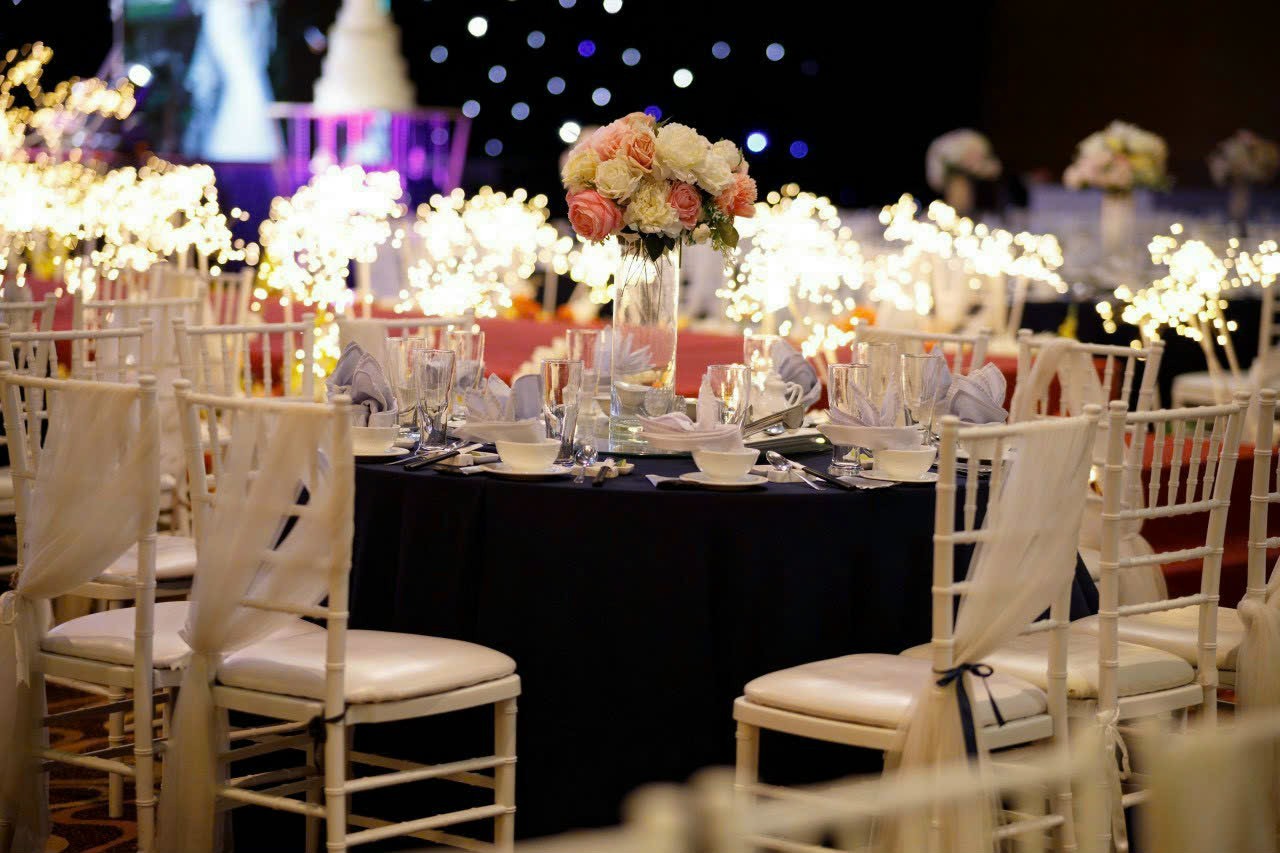 Decor bàn tiệc bắt mắt, chỉnh chu đến từng chi tiết nhỏ Decor bàn tiệc bắt mắt, chỉnh chu đến từng chi tiết nhỏ