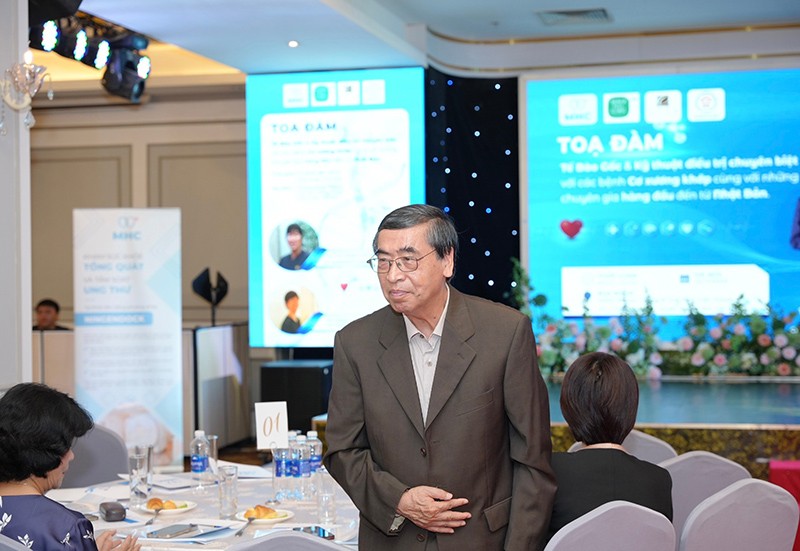 Ông Nguyễn Phú Bình - nguyên Tthứ trưởng Bộ Ngoại giao, nguyên Đại sứ Việt Nam tại Nhật Bản, Chủ tịch Hội liên lạc với người Việt Nam ở nước ngoài. Ông Nguyễn Phú Bình - nguyên Tthứ trưởng Bộ Ngoại giao, nguyên Đại sứ Việt Nam tại Nhật Bản, Chủ tịch Hội liên lạc với người Việt Nam ở nước ngoài.