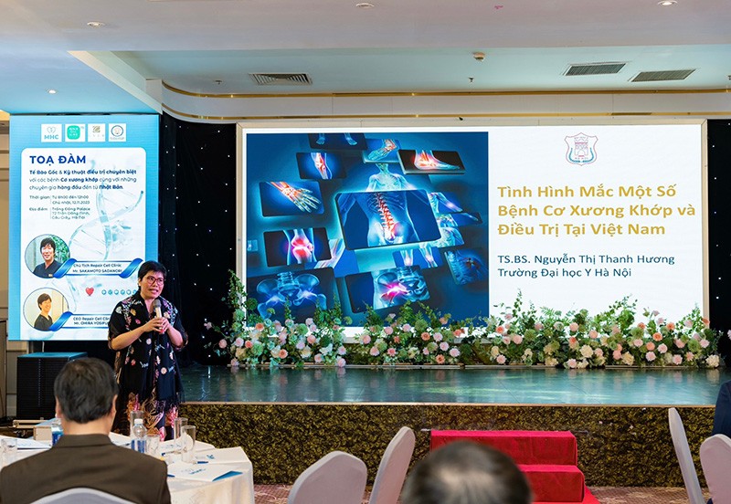 TS.BS. Nguyễn Thị Thanh Hương – Giảng viên cao cấp Trường Đại học Y Hà Nội, Trưởng Ban chuyên môn Hội Sinh lý học Việt Nam phát biểu về tình hình mắc một số bệnh xương khớp và cách điều trị tại Việt Nam. TS.BS. Nguyễn Thị Thanh Hương – Giảng viên cao cấp Trường Đại học Y Hà Nội, Trưởng Ban chuyên môn Hội Sinh lý học Việt Nam phát biểu về tình hình mắc một số bệnh xương khớp và cách điều trị tại Việt Nam.