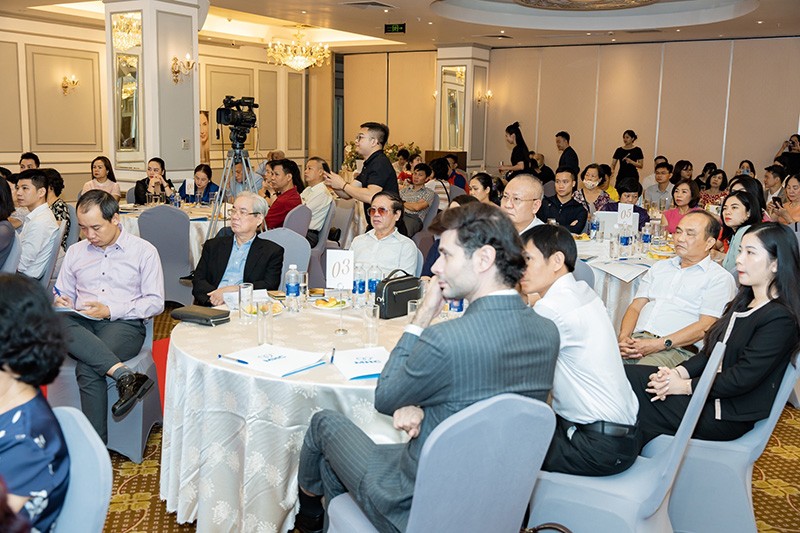 Chương trình có sự tham gia của đông đảo khách mời. Chương trình có sự tham gia của đông đảo khách mời.