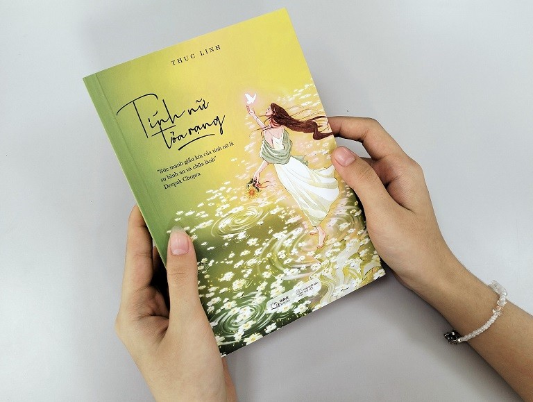 Sách mới 'Tính nữ tỏa rạng': Hành trình tìm kiếm nguồn sáng tự thân Sách mới 'Tính nữ tỏa rạng': Hành trình tìm kiếm nguồn sáng tự thân