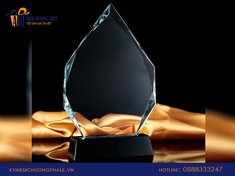 Ánh Dương chuyên làm kỷ niệm chương tại Hà Nội theo yêu cầu Ánh Dương chuyên làm kỷ niệm chương tại Hà Nội theo yêu cầu