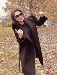 Những khoảnh khắc đời thường ca sĩ Hà Thanh Xuân xinh đẹp cùng trang sức và túi xách hàng hiệu