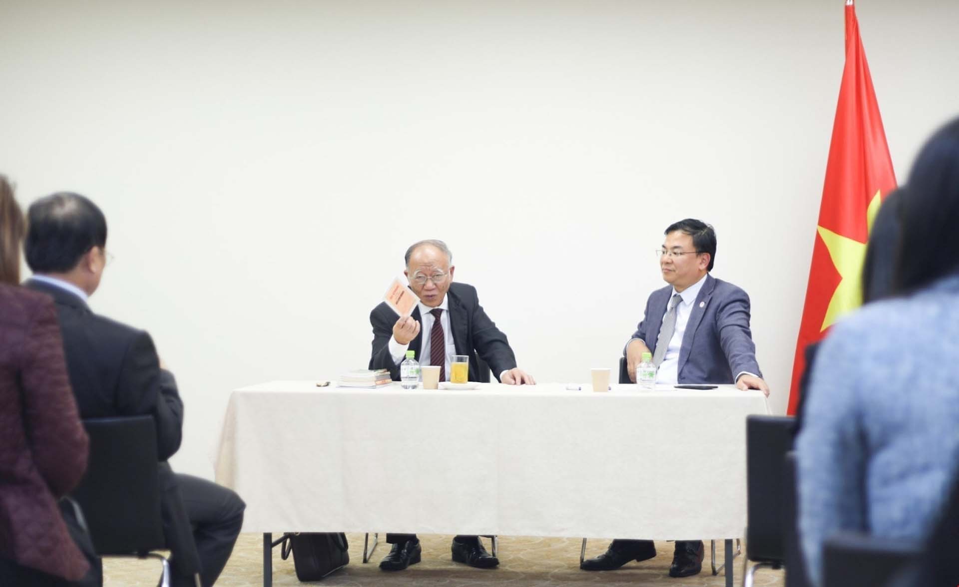 Đại sứ quán Việt Nam tại Nhật Bản tổ chức buổi nói chuyện về cuộc đời và sự nghiệp của Chủ tịch Hồ Chí Minh Đại sứ quán Việt Nam tại Nhật Bản tổ chức buổi nói chuyện về cuộc đời và sự nghiệp của Chủ tịch Hồ Chí Minh