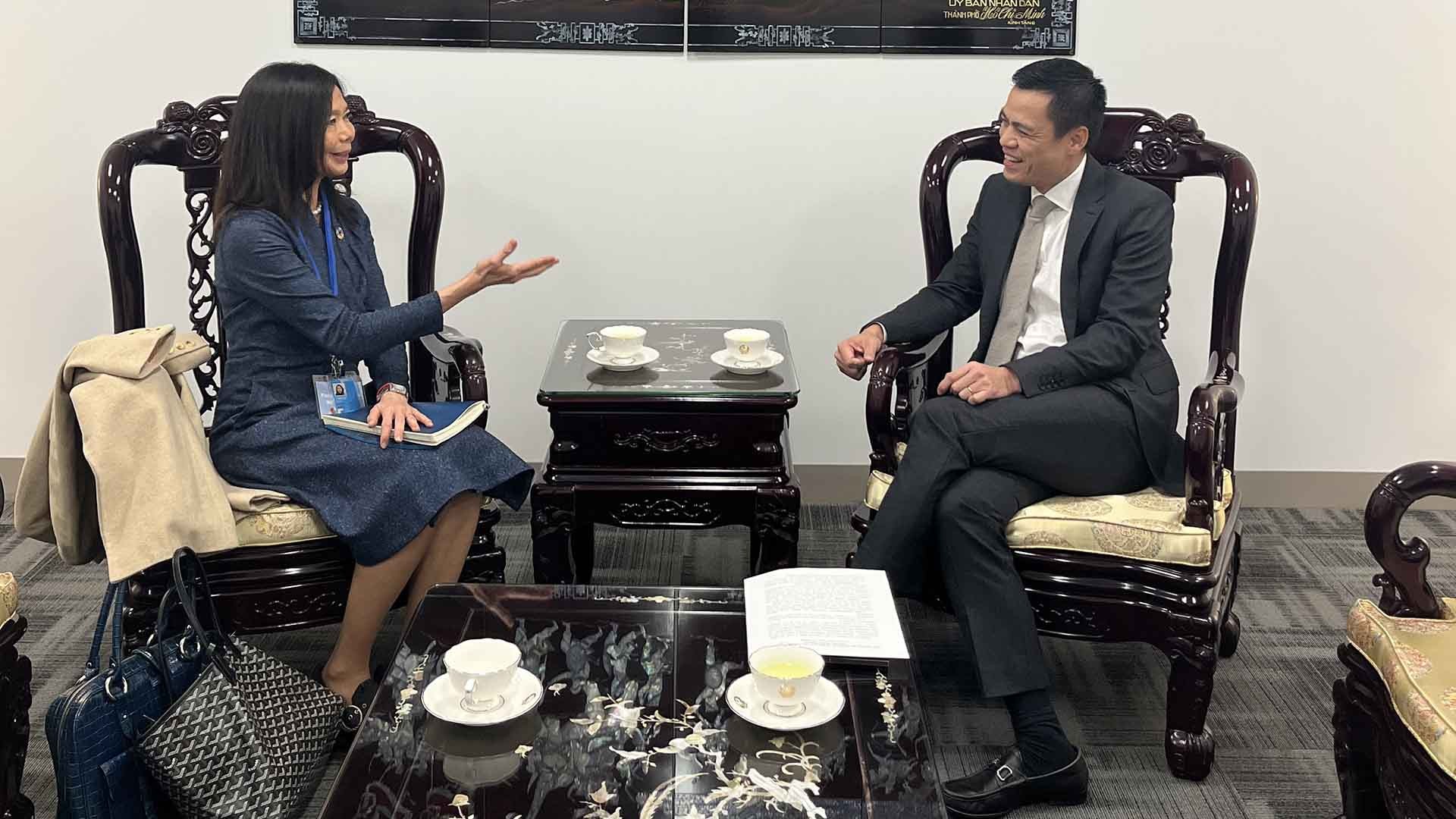 Đại sứ, Trưởng Phái đoàn Việt Nam tại Liên hợp quốc Đặng Hoàng Giang và bà Pauline Tamesis, Điều phối viên thường trú Liên hợp quốc tại Việt Nam.