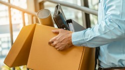 Người lao động nghỉ việc không báo trước phải bồi thường cho công ty bao nhiêu?