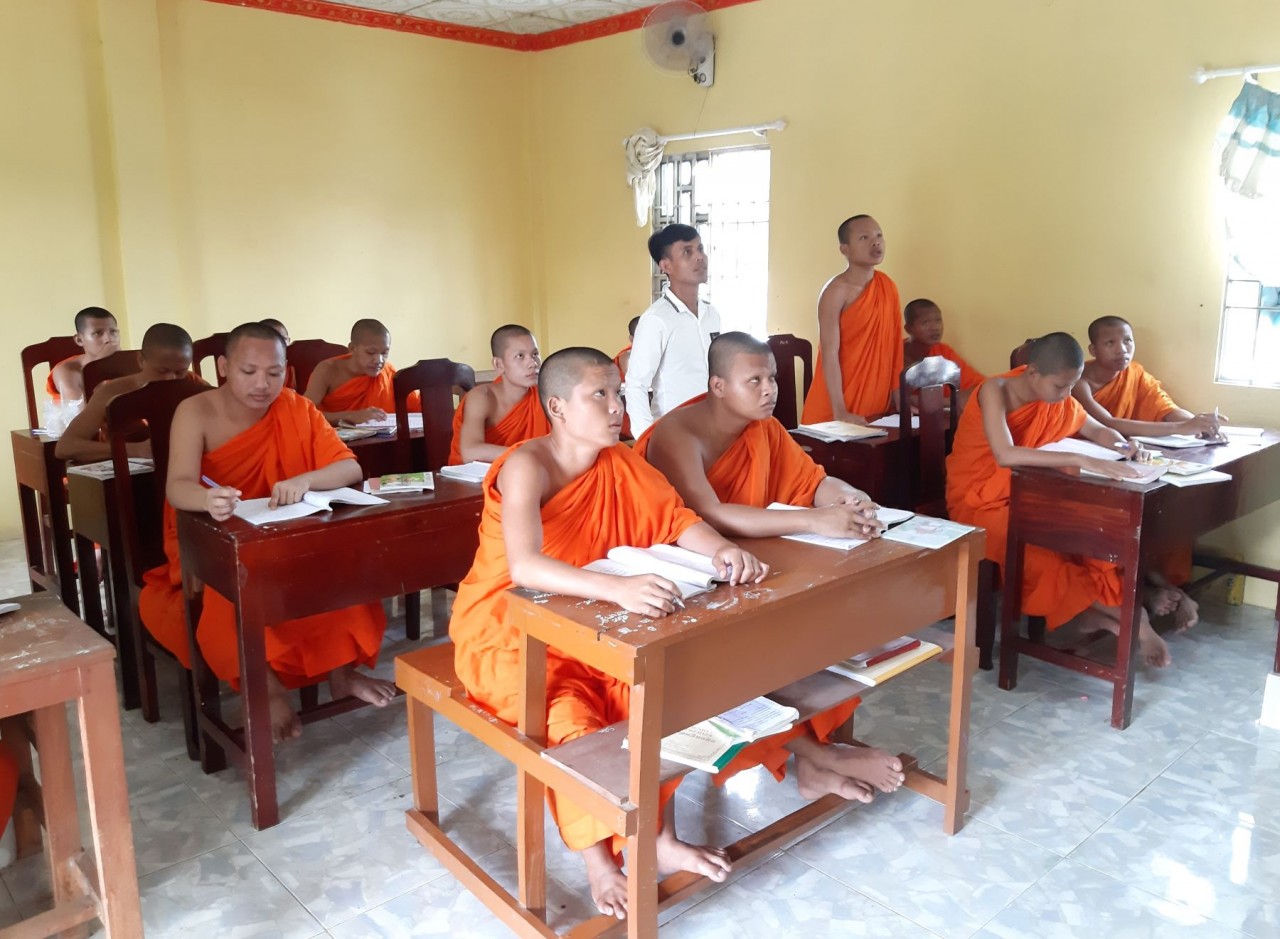 Những người thầy bảo tồn giữ gìn chữ viết dân tộc mình. (Ảnh: Phương Nghi) Những người thầy bảo tồn giữ gìn chữ viết dân tộc mình. (Ảnh: Phương Nghi)