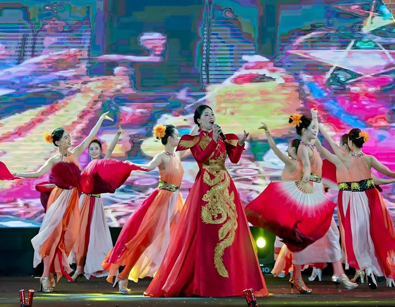 Ấn tượng MV 'Hà Nội Linh Thiêng Hào Hoa' của NSƯT Hương Giang lấy bối cảnh Hoàng Thành Thăng Long Ấn tượng MV 'Hà Nội Linh Thiêng Hào Hoa' của NSƯT Hương Giang lấy bối cảnh Hoàng Thành Thăng Long