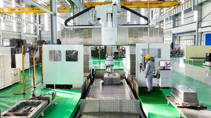 Gia công khuôn với máy phay giường 5 trục (Ảnh: THACO) Gia công khuôn với máy phay giường 5 trục (Ảnh: THACO)