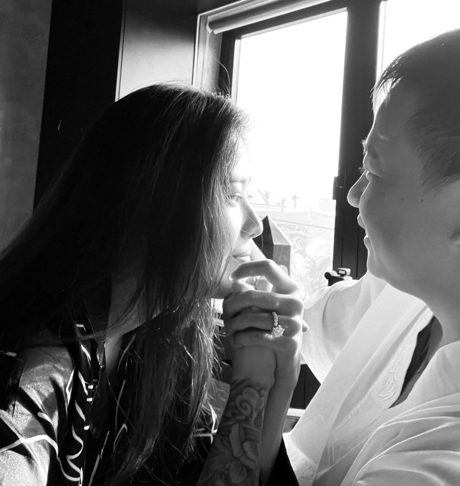 Nam Em chính thức công khai đang hẹ hò, hé lộ về lễ ăn hỏi Nam Em chính thức công khai đang hẹ hò, hé lộ về lễ ăn hỏi