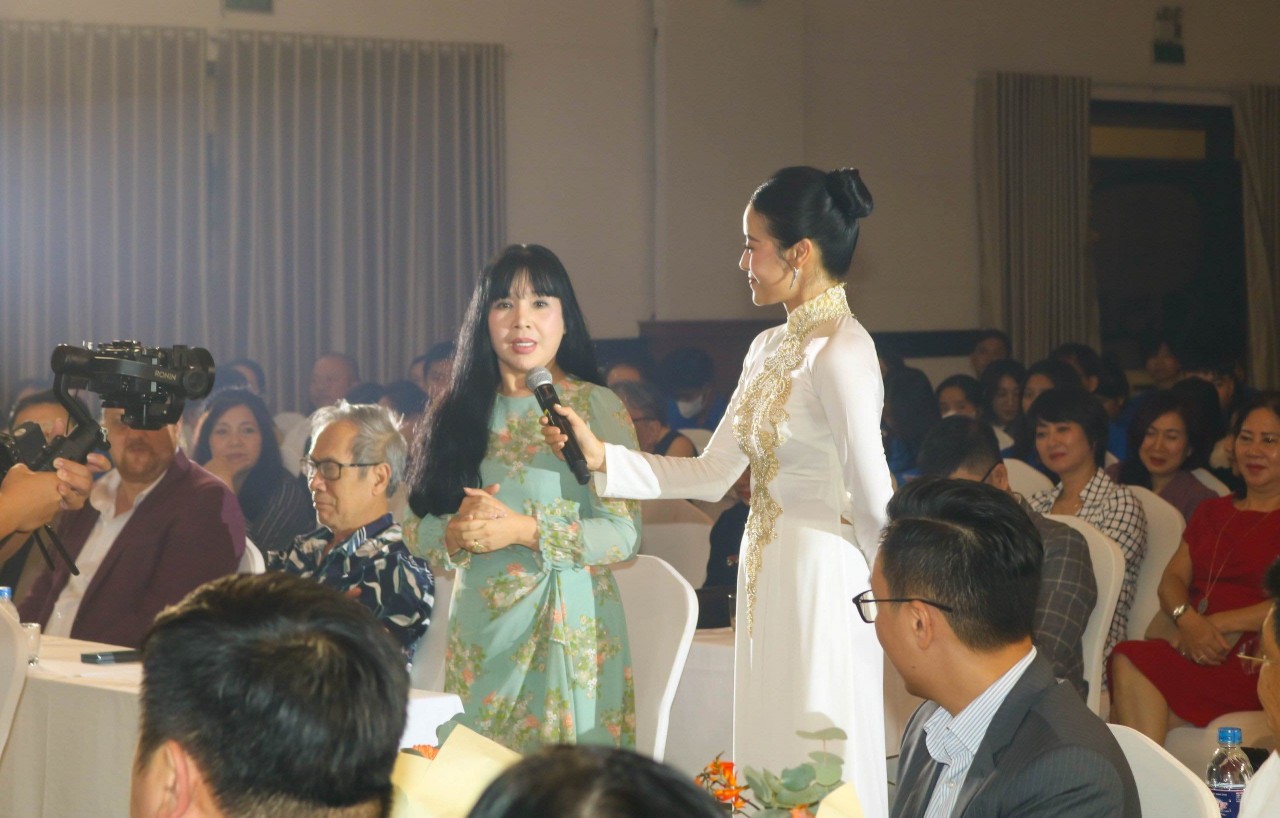 Chương trình ‘Điện ảnh với Phú Yên’: Mang cơ hội trở thành phim trường lớn đến với xứ hoa vàng trên cỏ xanh Chương trình ‘Điện ảnh với Phú Yên’: Mang cơ hội trở thành phim trường lớn đến với xứ hoa vàng trên cỏ xanh