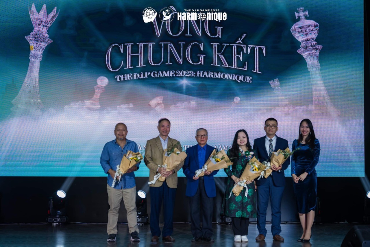 Khi Đại sứ đứng trên bục giảng