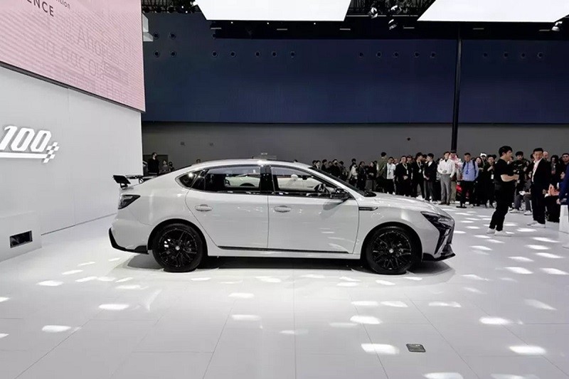 Cận cảnh MG6 X-Line vừa ra mắt tại Trung Quốc, giá 402 triệu đồng