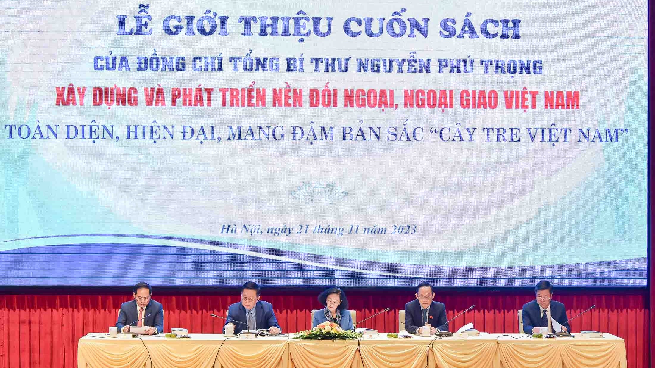 cuon sach cua tong bi thu nguyen phu trong la co so quan trong ve ly luan va thuc tien ve cong tac doi ngoai trong tinh hinh moi