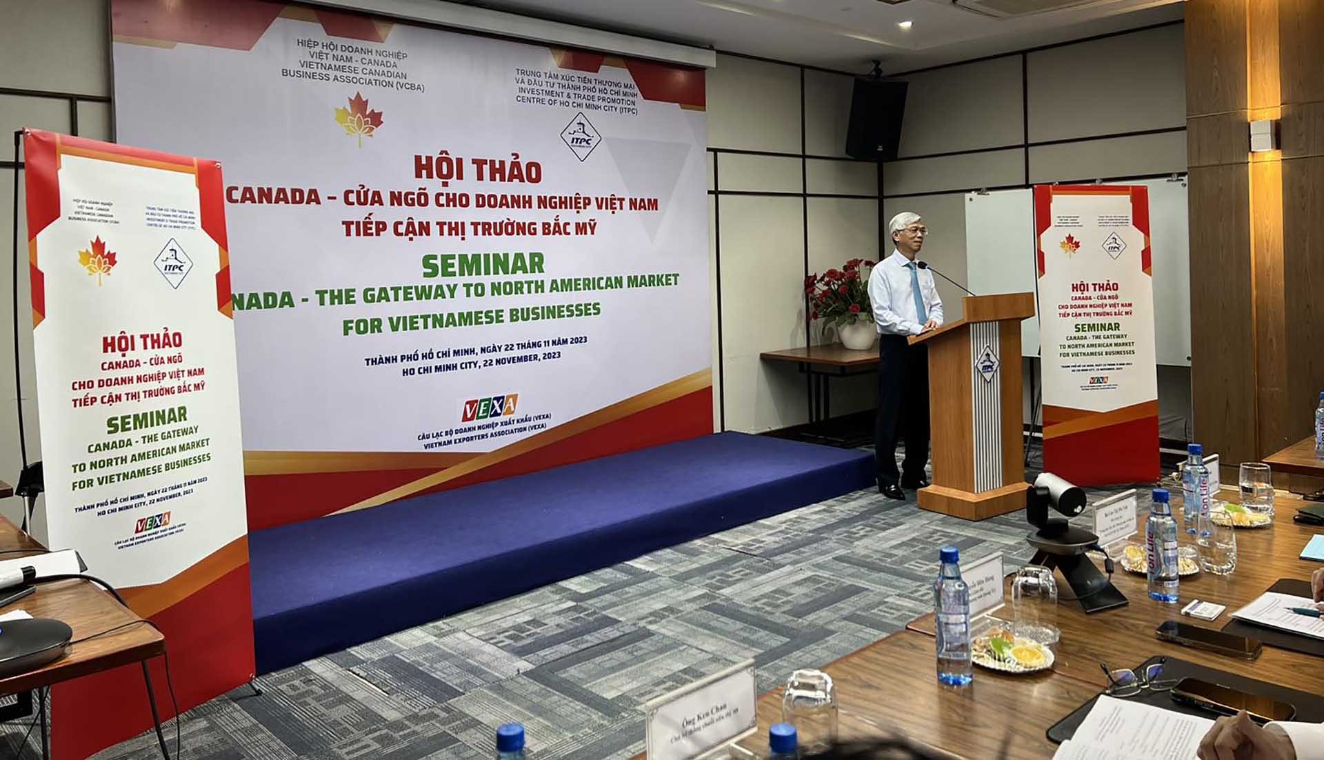 Ông Võ Văn Hoan, Phó Chủ tịch UBND TP Hồ Chí Minh phát biểu. Ông Võ Văn Hoan, Phó Chủ tịch UBND TP Hồ Chí Minh phát biểu.