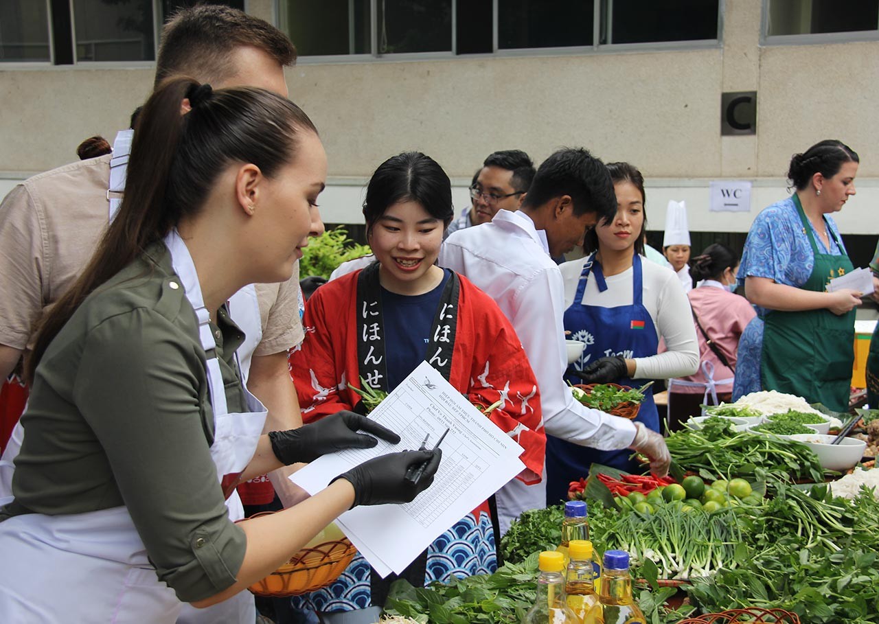 Lớp học nấu phở dành cho Lãnh sự đoàn tại TP. Hồ Chí Minh