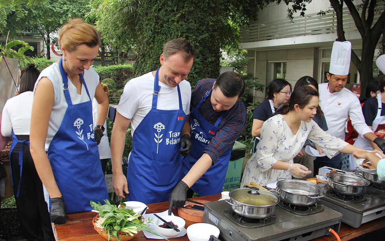 Lớp học nấu phở dành cho Lãnh sự đoàn tại TP. Hồ Chí Minh