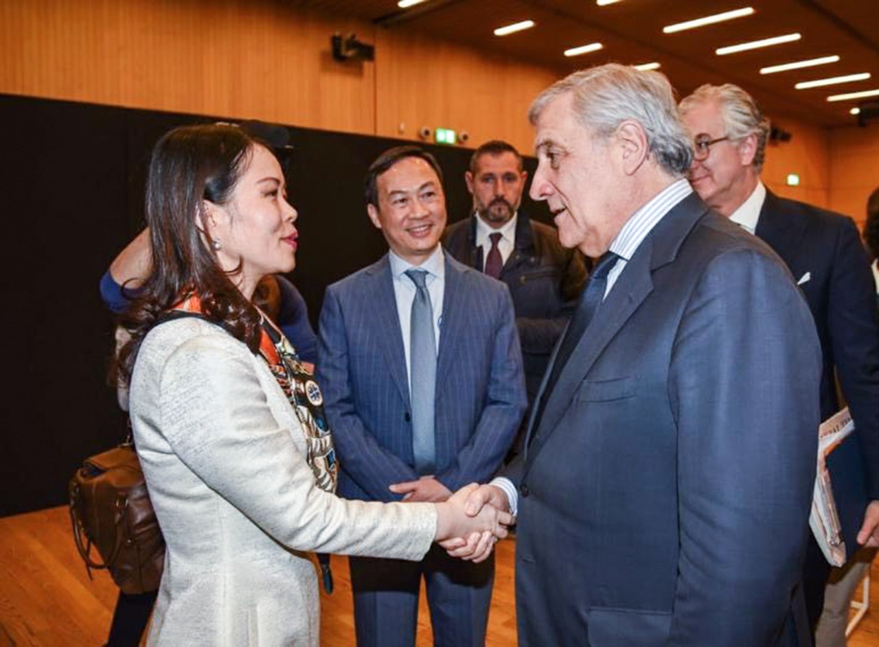 Thứ trưởng Nguyễn Minh Hằng đã chào xã giao Phó Thủ tướng, Bộ trưởng Ngoại giao Italy Antonio Tajani Thứ trưởng Nguyễn Minh Hằng đã chào xã giao Phó Thủ tướng, Bộ trưởng Ngoại giao Italy Antonio Tajani