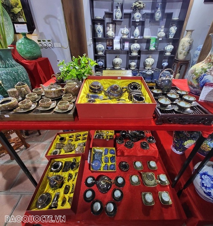 Ấn tượng vẻ đẹp gốm Kim Lan