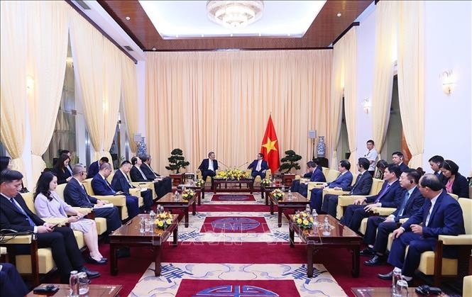 Thủ tướng Phạm Minh Chính tiếp Bộ trưởng Bộ Thương mại Trung Quốc