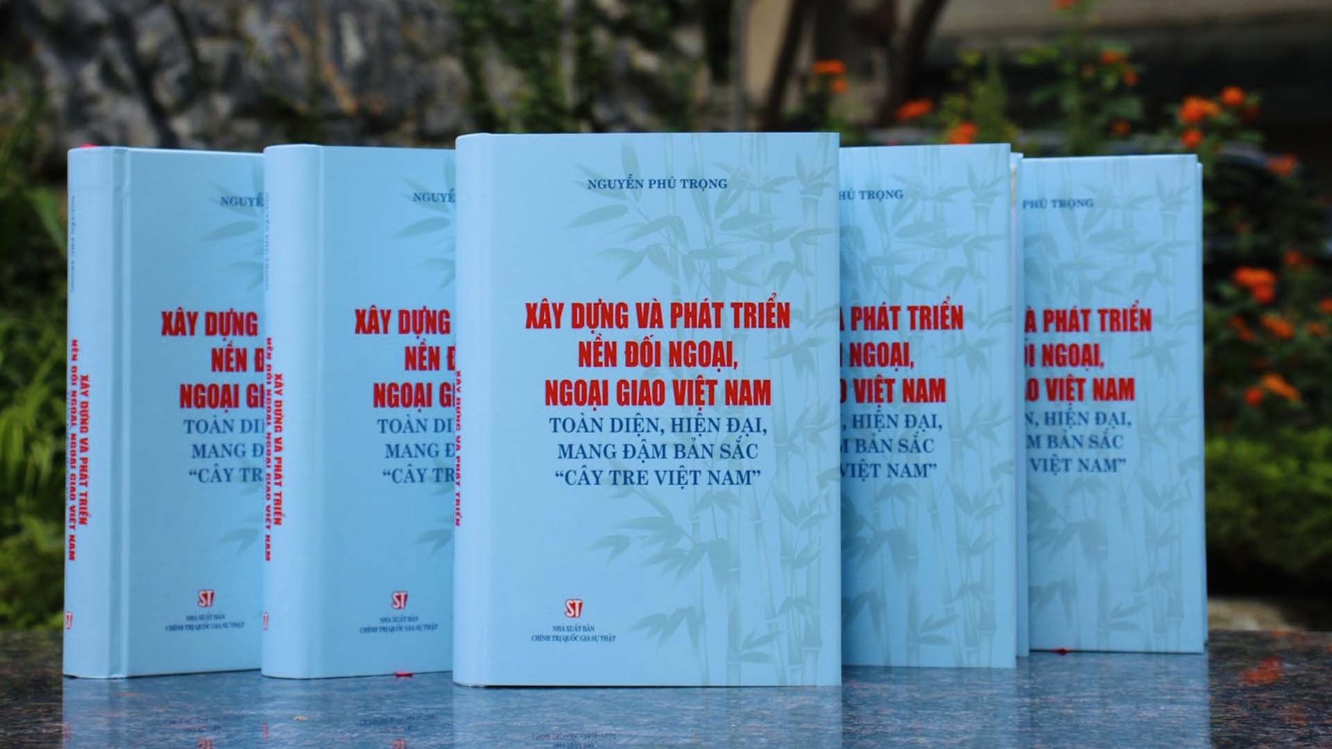 Cuốn sách “Xây dựng và phát triển nền đối ngoại, ngoại giao Việt Nam toàn diện, hiện đại, mang đậm bản sắc cây tre Việt Nam” của đồng chí Tổng Bí thư Nguyễn Phú Trọng. Cuốn sách “Xây dựng và phát triển nền đối ngoại, ngoại giao Việt Nam toàn diện, hiện đại, mang đậm bản sắc cây tre Việt Nam” của đồng chí Tổng Bí thư Nguyễn Phú Trọng.