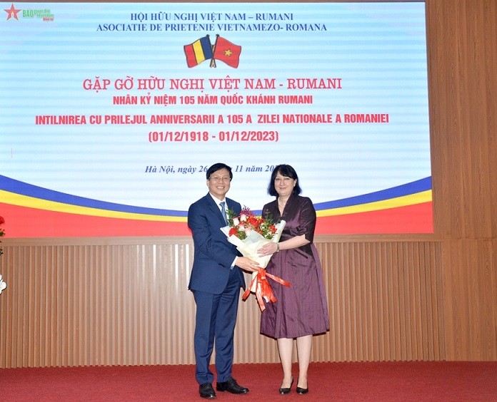 Gặp gỡ hữu nghị nhân kỷ niệm 105 năm Quốc khánh Romania