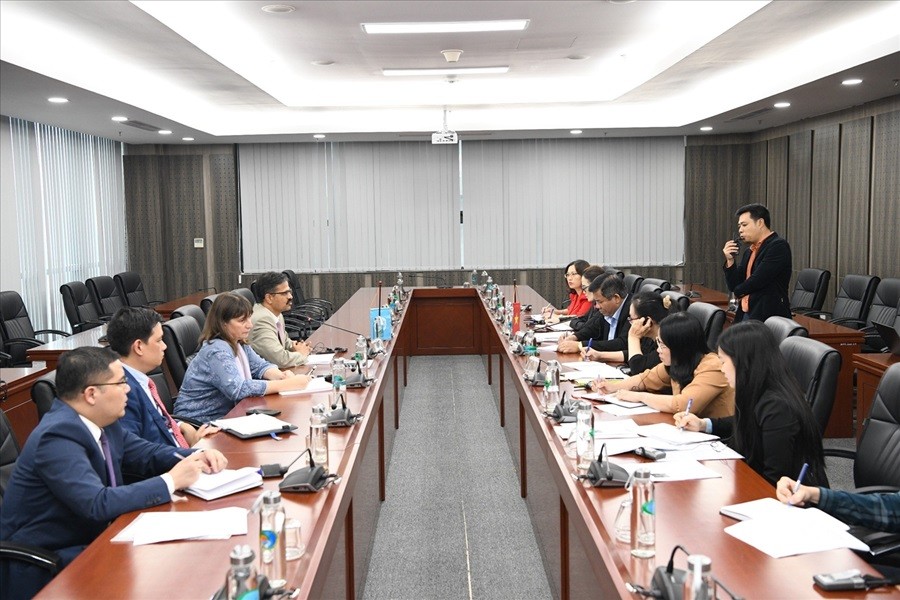 Báo cáo viên đặc biệt của Liên hợp quốc về Quyền phát triển thăm và làm việc tại Ủy ban Dân tộc Báo cáo viên đặc biệt của Liên hợp quốc về Quyền phát triển thăm và làm việc tại Ủy ban Dân tộc