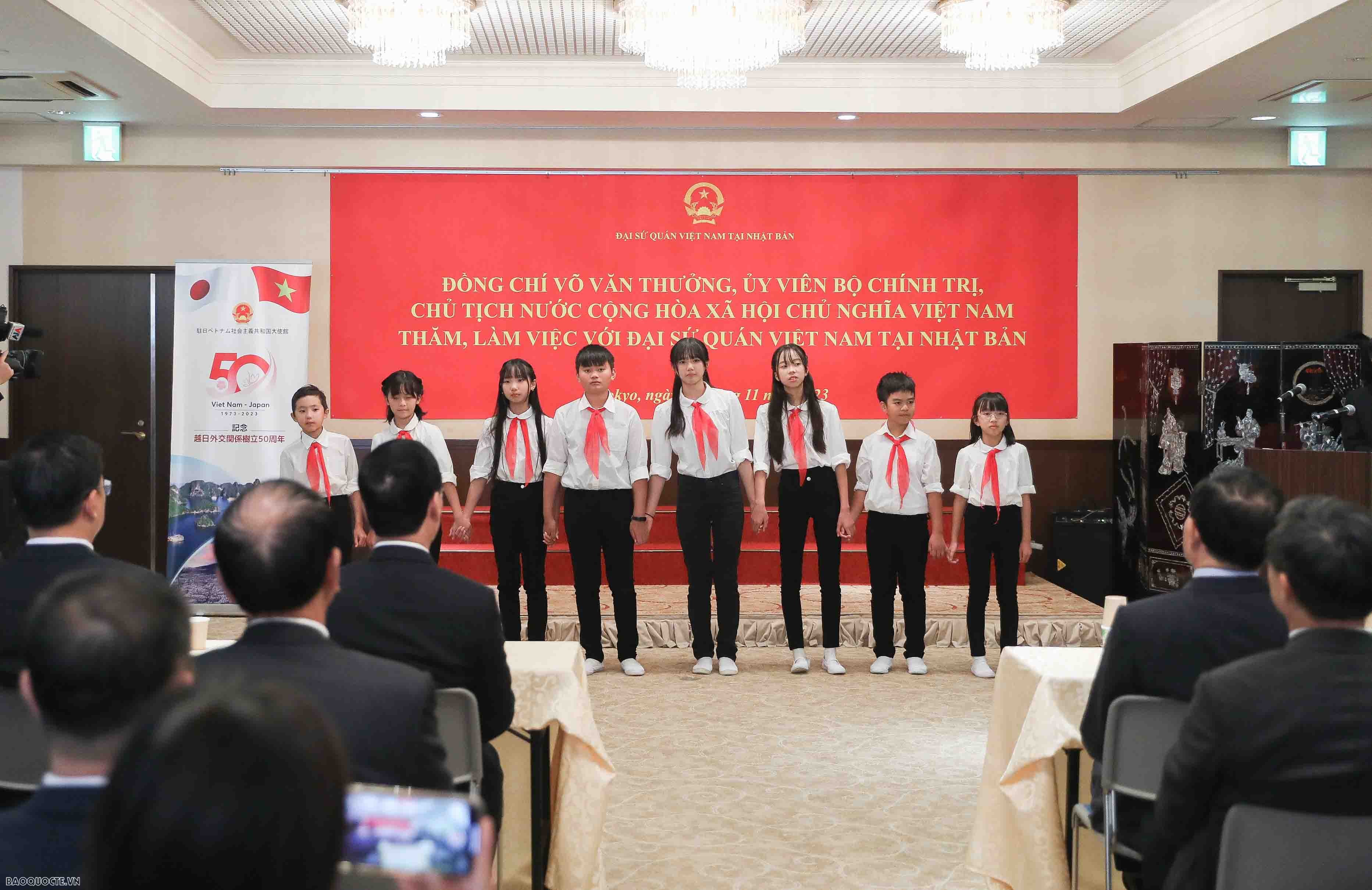 Chủ tịch nước thăm Đại sứ quán Chủ tịch nước thăm Đại sứ quán