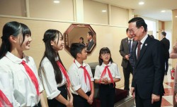 Chủ tịch nước Võ Văn Thưởng thăm cán bộ, nhân viên Đại sứ quán và cộng đồng người Việt Nam tại Nhật Bản