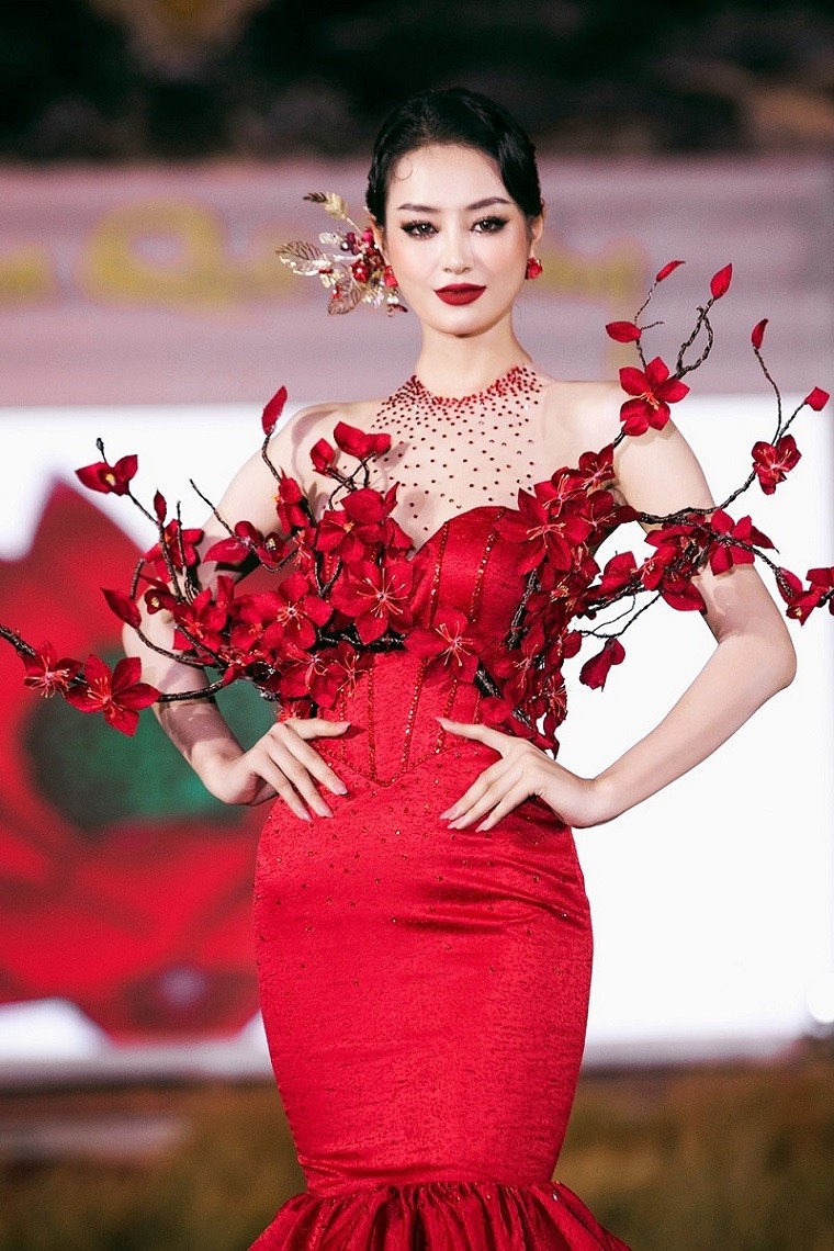 Siêu mẫu Võ Hoàng Yến