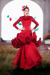 Siêu mẫu Võ Hoàng Yến, Hoa hậu Tiểu Vy, Nông Thúy Hằng, Bảo Ngọc trình diễn thời trang tại Hải Dương