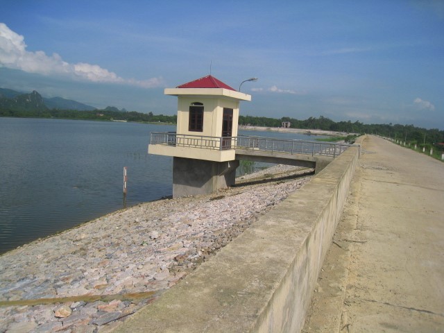 Cống lấy nước hồ Đồng Sương. (Ảnh: Hùng Thập) Cống lấy nước hồ Đồng Sương. (Ảnh: Hùng Thập)