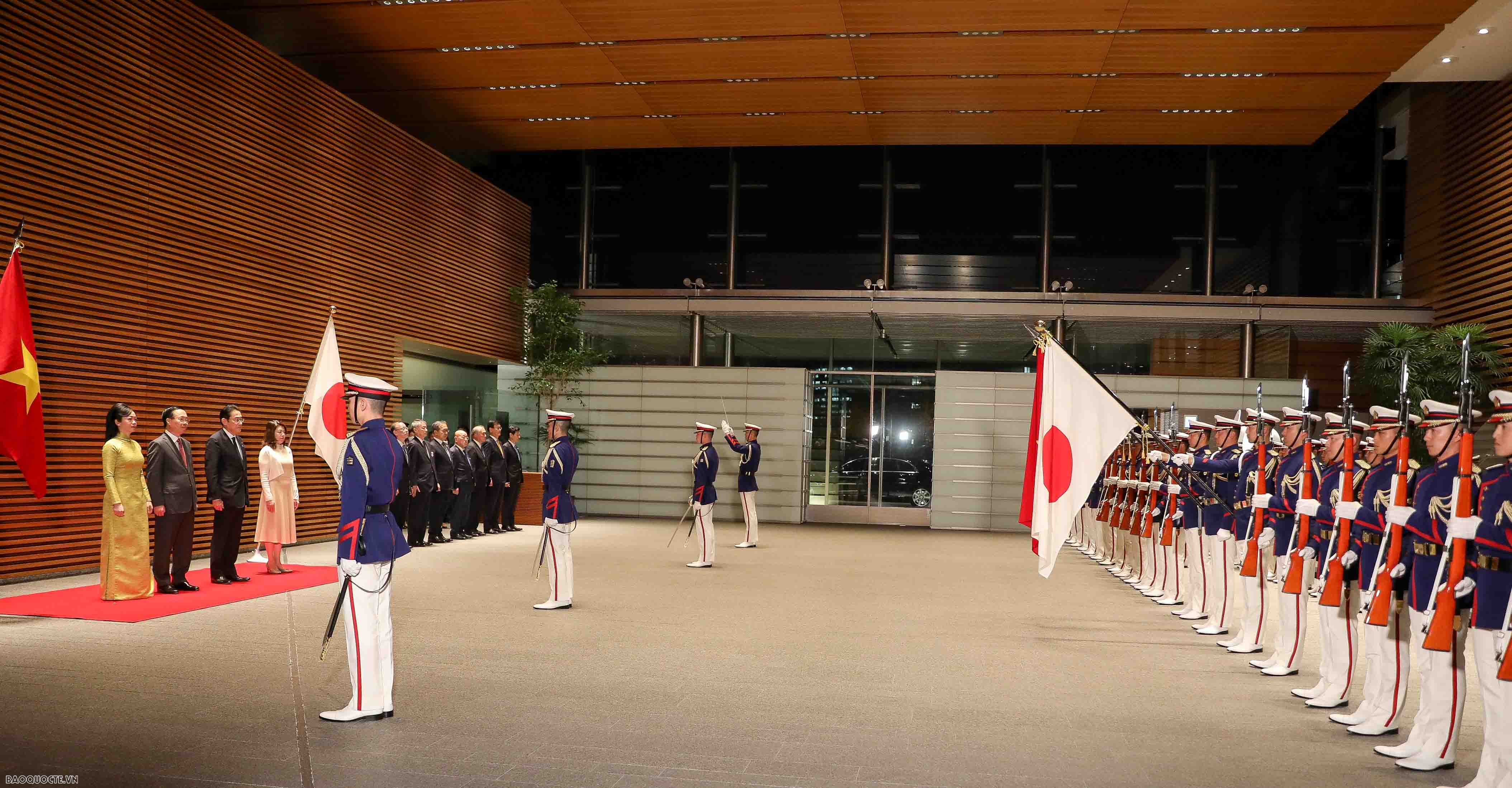 Lễ đón chính thức Chủ tịch nước và Phu nhân tại Văn phòng Thủ tướng Nhật Bản Lễ đón chính thức Chủ tịch nước và Phu nhân tại Văn phòng Thủ tướng Nhật Bản