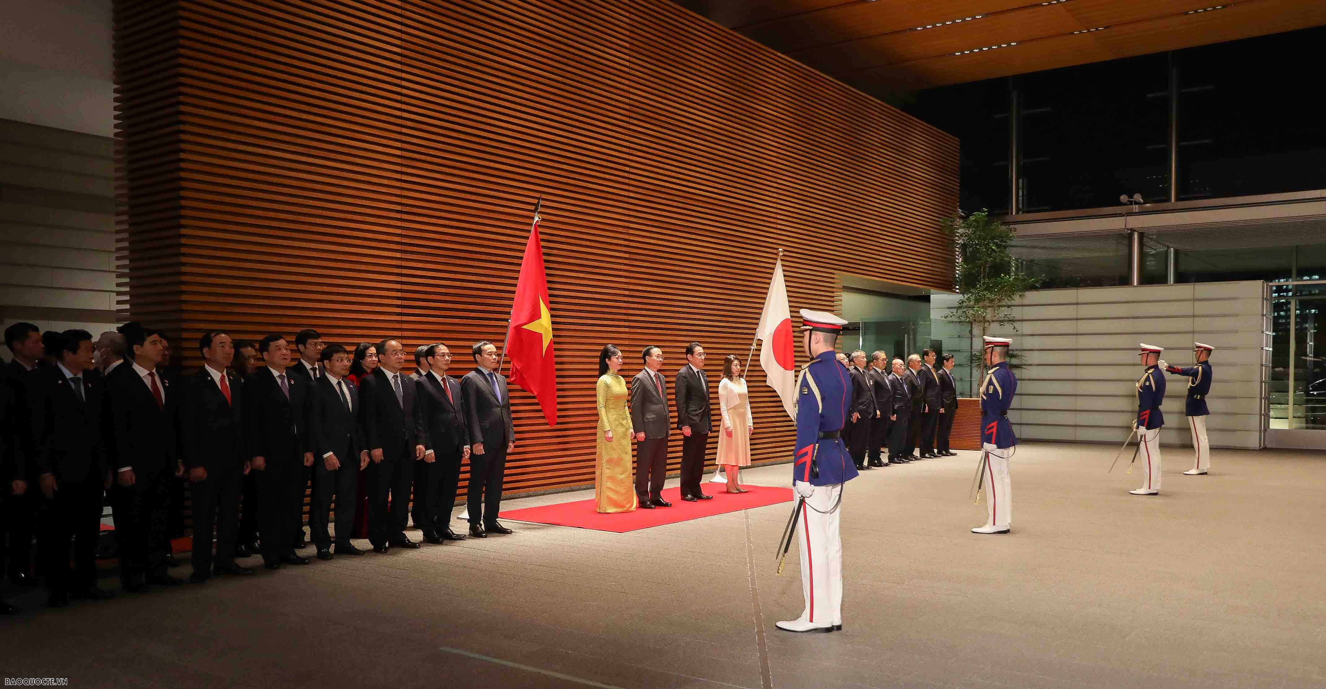 Lễ đón chính thức Chủ tịch nước và Phu nhân tại Văn phòng Thủ tướng Nhật Bản Lễ đón chính thức Chủ tịch nước và Phu nhân tại Văn phòng Thủ tướng Nhật Bản