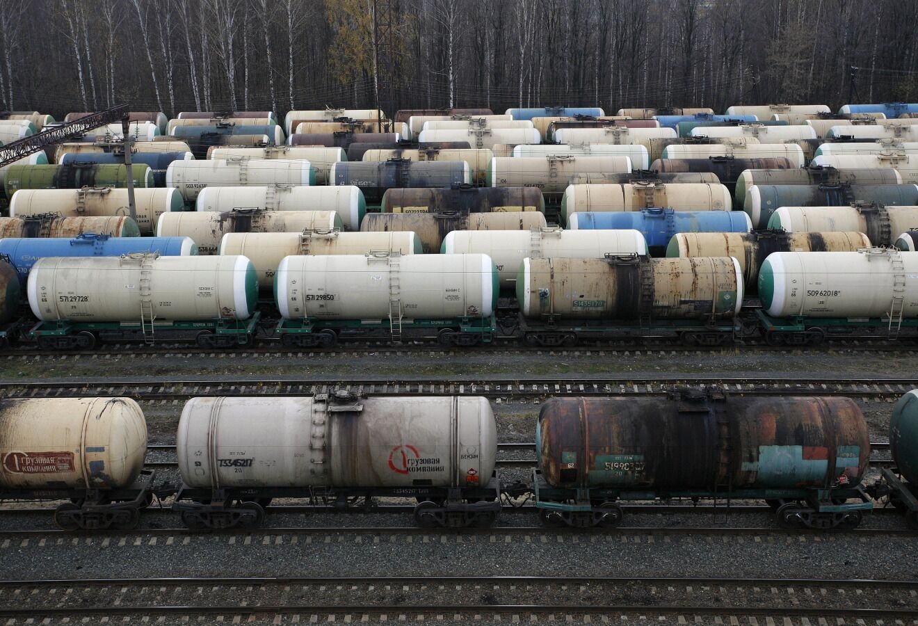 Các toa xe chở nhiên liệu và dầu gần Nizhny Novgorod, Nga Các toa xe chở nhiên liệu và dầu gần Nizhny Novgorod, Nga