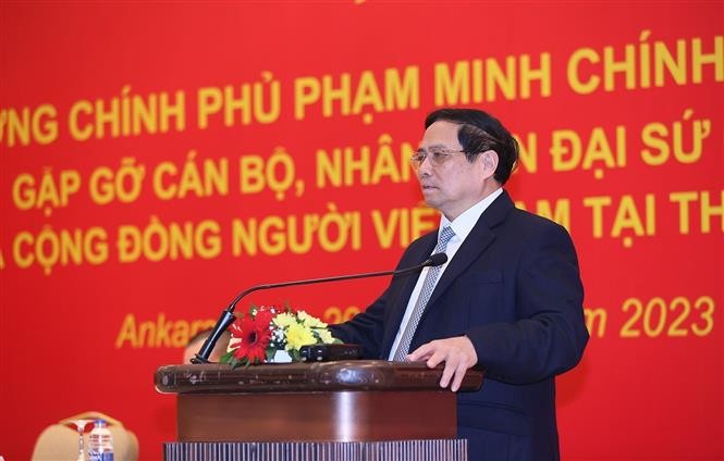 Thủ tướng Phạm Minh Chính phát biểu tại buổi gặp cán bộ, nhân viên Đại sứ quán và cộng đồng người Việt Nam tại Thổ Nhĩ Kỳ. (Nguồn: TTXVN) Thủ tướng Phạm Minh Chính phát biểu tại buổi gặp cán bộ, nhân viên Đại sứ quán và cộng đồng người Việt Nam tại Thổ Nhĩ Kỳ. (Nguồn: TTXVN)
