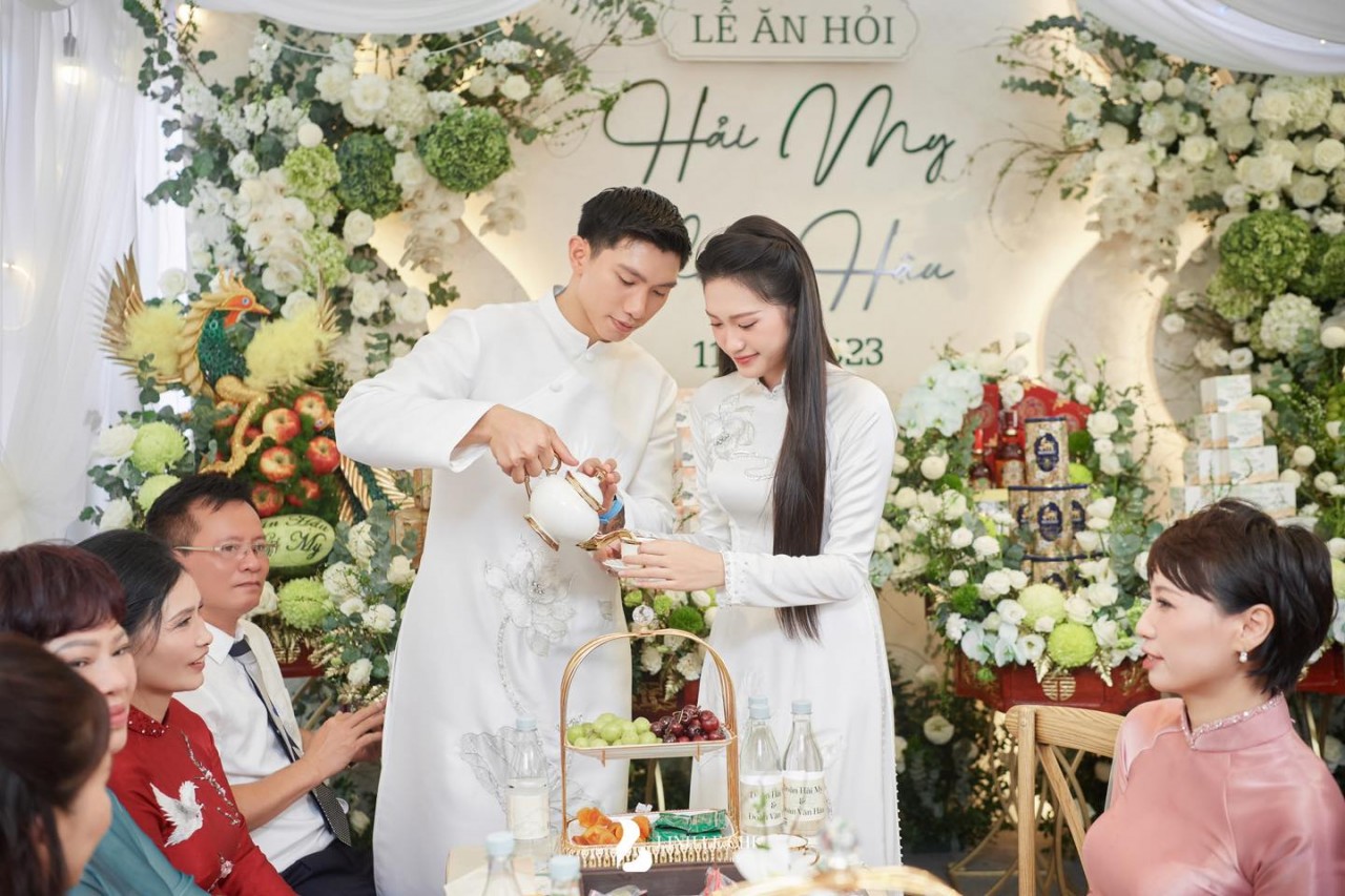 Ngắm loạt ảnh ngọt ngào, tình tứ của Đoàn Văn Hậu - Doãn Hải My