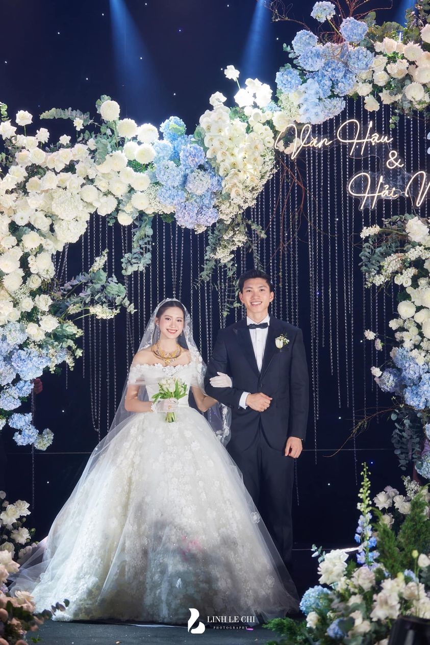 Ngắm loạt ảnh ngọt ngào, tình tứ của Đoàn Văn Hậu - Doãn Hải My