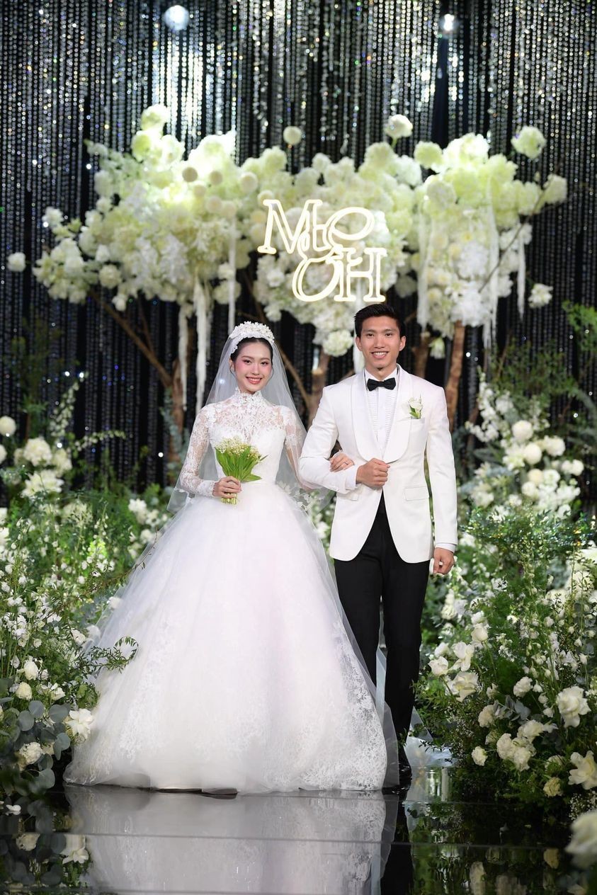 Ngắm loạt ảnh ngọt ngào, tình tứ của Đoàn Văn Hậu - Doãn Hải My