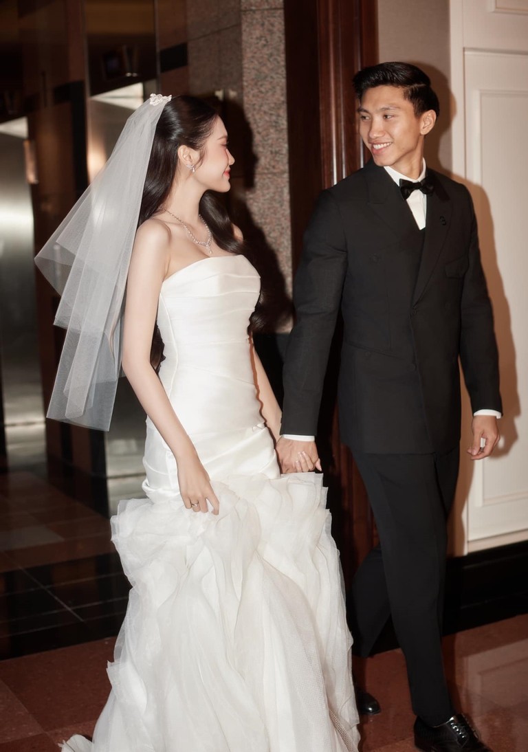 Ngắm loạt ảnh ngọt ngào, tình tứ của Đoàn Văn Hậu - Doãn Hải My