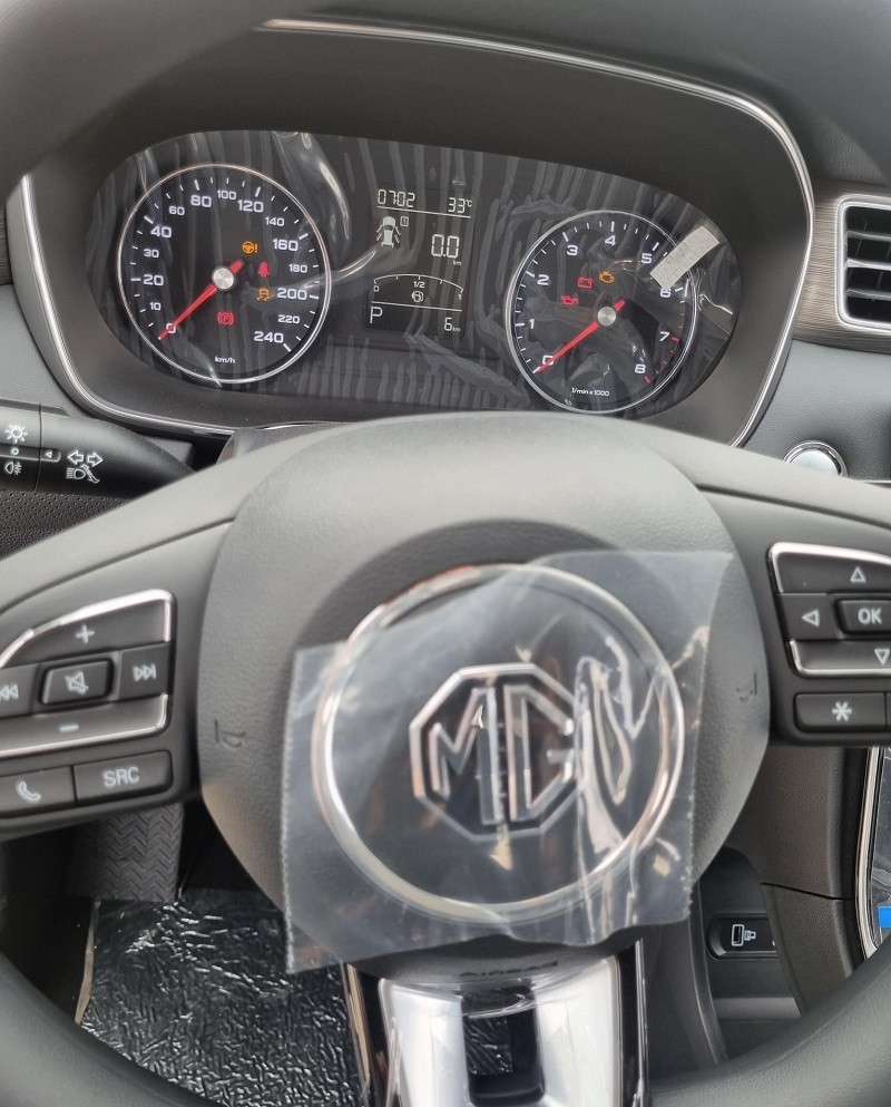 Cận cảnh MG RX5 2023 bản tiêu chuẩn vừa về Việt Nam, giá từ 699 triệu đồng