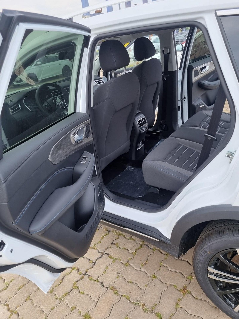 Cận cảnh MG RX5 2023 bản tiêu chuẩn vừa về Việt Nam, giá từ 699 triệu đồng