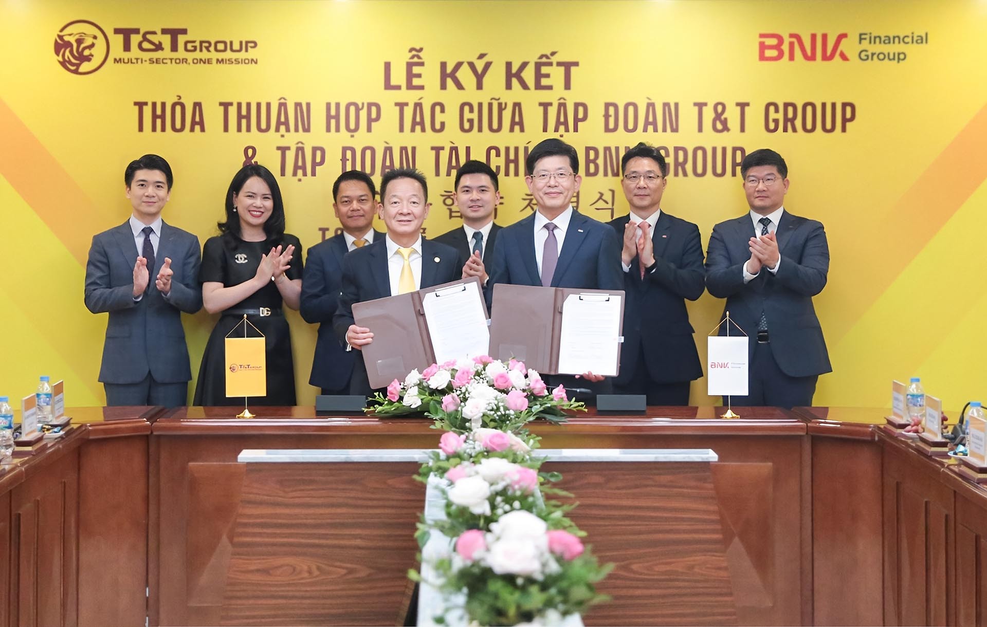T&T Group đã bắt tay hợp tác với nhiều đối tác hàng đầu trên thế giới. T&T Group đã bắt tay hợp tác với nhiều đối tác hàng đầu trên thế giới.