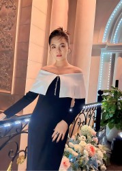 Diễn viên Thu Quỳnh đẹp hút hồn với gu thời trang quyến rũ