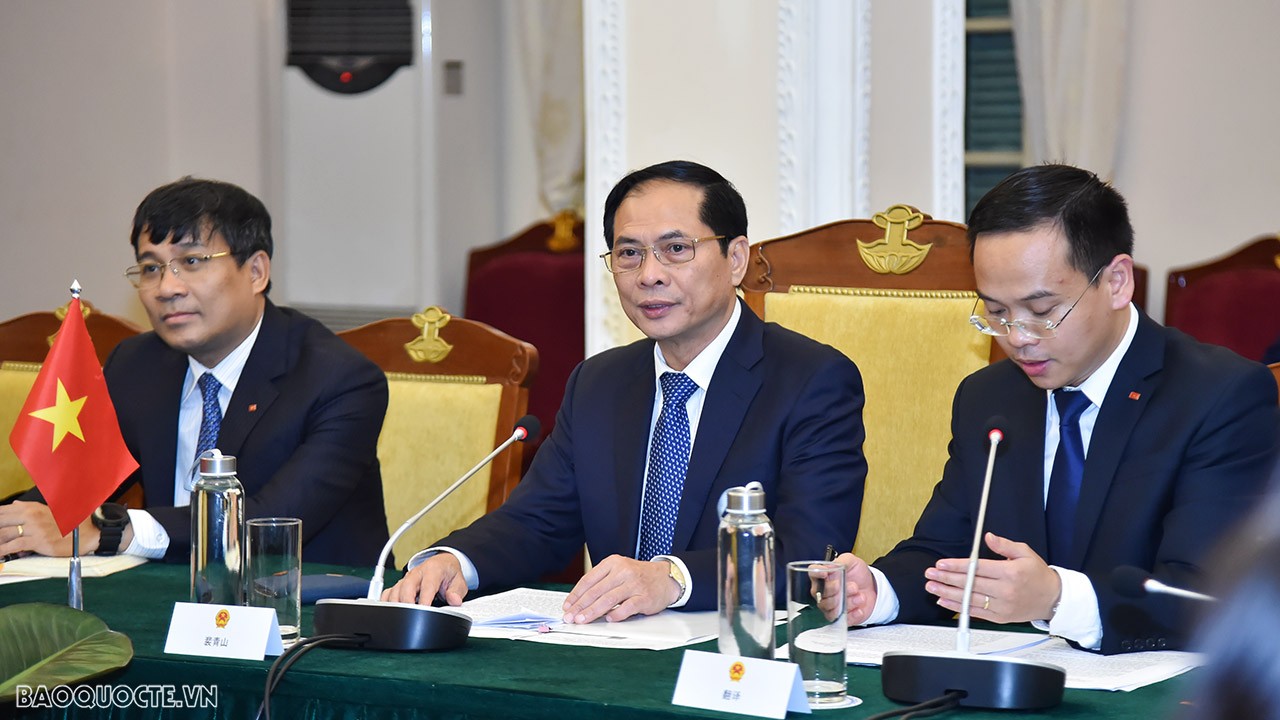 hai bên thúc đẩy hợp tác trong các lĩnh vực mới như kinh tế số, tăng trưởng xanh; hoàn tất đàm phán nhiều văn kiện hợp tác quan trọng, trong đó có Kế hoạch hợp tác thúc đẩy kết nối giữa khuôn khổ “Hai hành lang, một vành đai” với Sáng kiến “Vành đai và Con đường”.